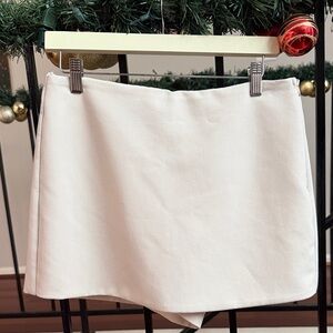 Zara Women’s Cream Cotton Blend Shorts - Clean Minimal Style